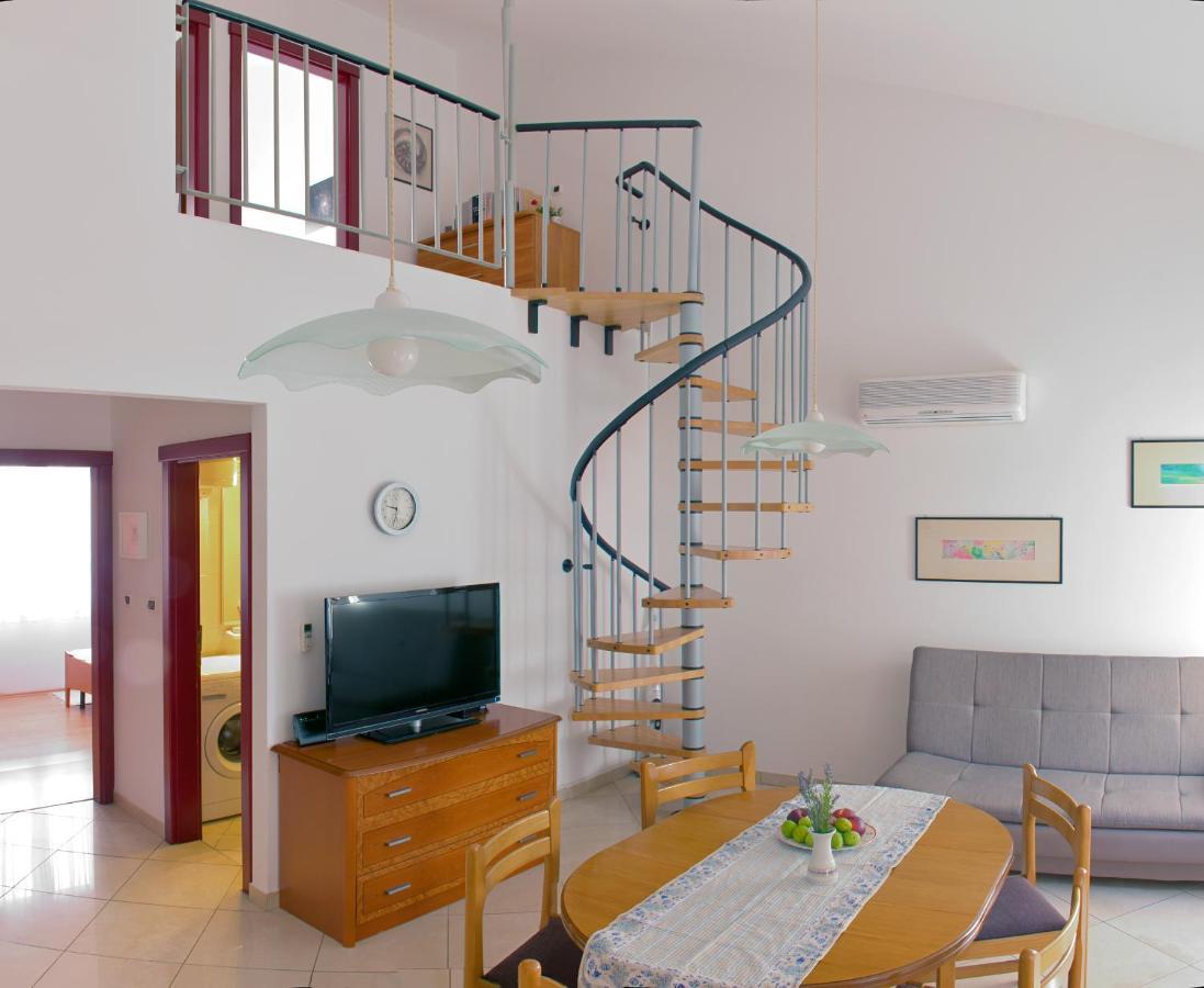 Pino Apartment Pula Exterior foto